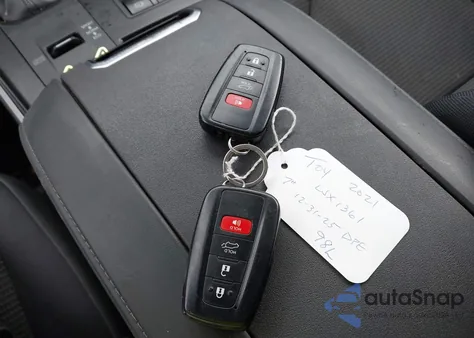 2021 Toyota Highlander Hybrid Le z USA, uszkodzony, nr VIN 5TDBBRCHXMS526339